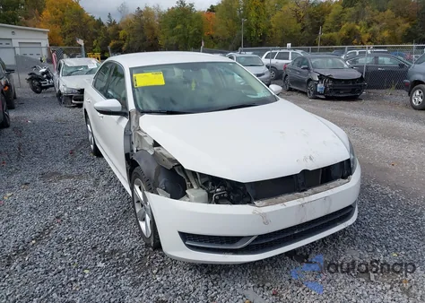 2012 Volkswagen Passat 2.5L Se z USA, uszkodzony, nr VIN 1VWBP7A39CC014761